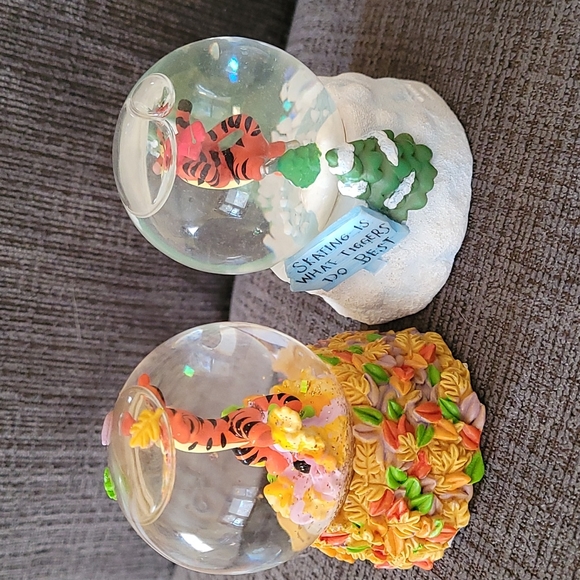 Seasonal Disney Tigger Winnie The Pooh Mini Snow Globes - Picture 8 of 10